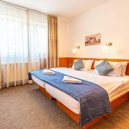 Korona Panzio Oda ve Kahvaltı 3*