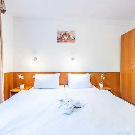 Korona Panzio Bed & Breakfast 3*