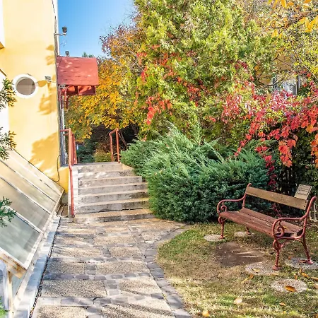 Korona Panzio Bed & Breakfast 3*