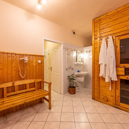 Korona Panzio Frühstückspension 3*