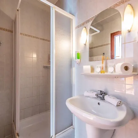 Korona Panzió Bed and breakfast 3*