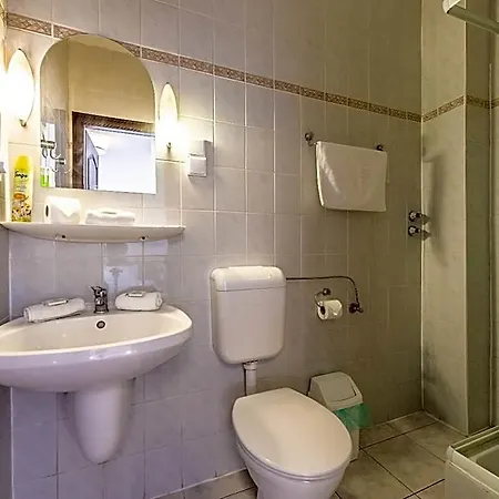 Korona Panzio Bed & Breakfast