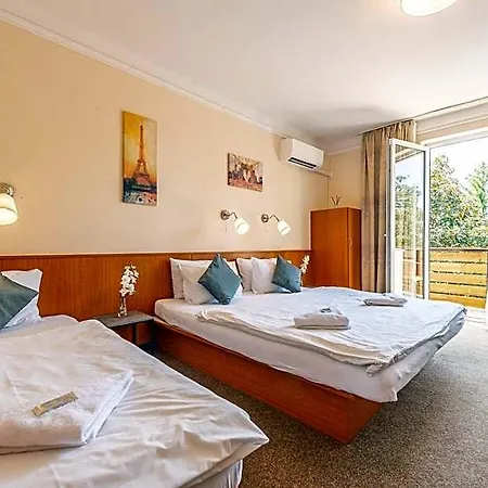 Korona Panzio Bed & Breakfast Budapest