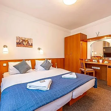 Bed & Breakfast Korona Panzio 3*