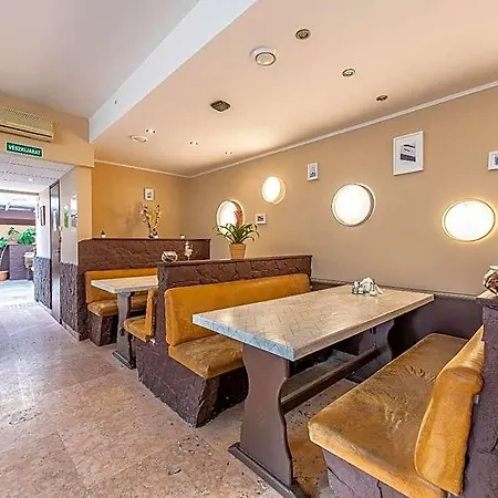 Korona Panzio Bed & Breakfast 3*