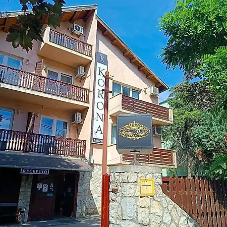 Korona Panzio לינה וארוחת בוקר 3*
