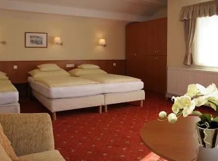 Bed & Breakfast Korona Panzio 3*