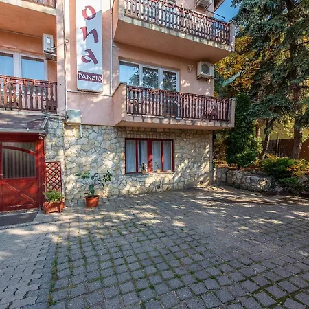 Korona Panzio Bed & Breakfast Budapest