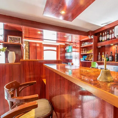 Korona Panzio Bed & Breakfast