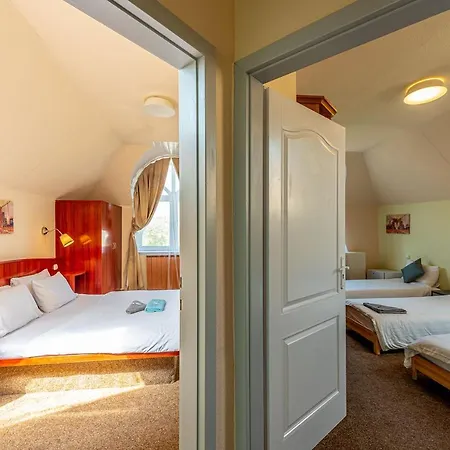 Bed & Breakfast Korona Panzio 3*