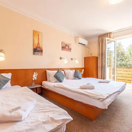 Korona Panzio Bed & Breakfast 3*