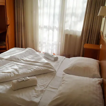 Korona Panzio Bed & Breakfast