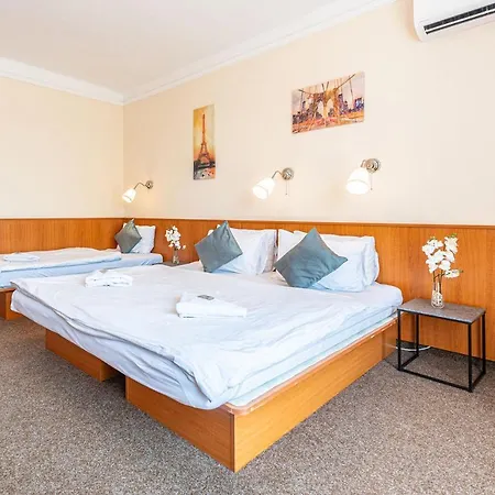 Korona Panzio Bed & Breakfast