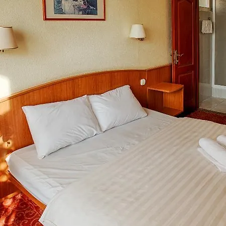 Korona Panzio فندق مبيت وإفطار 3*