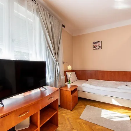 فندق مبيت وإفطار Korona Panzio 3*