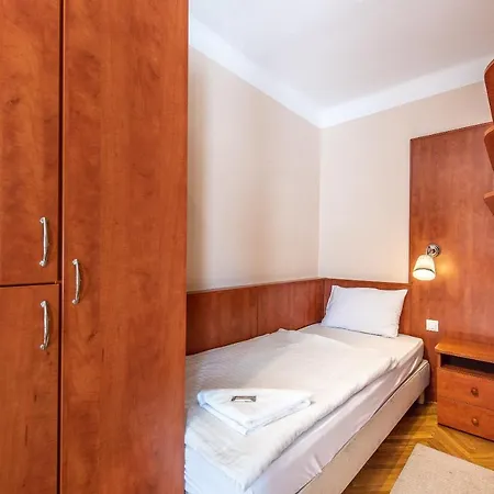 Korona Panzio فندق مبيت وإفطار